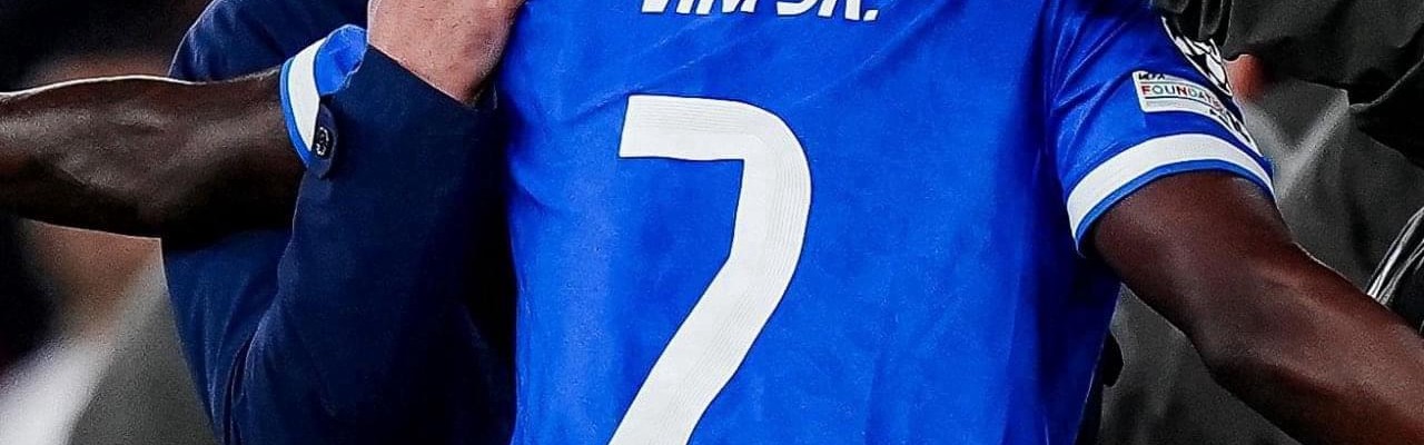 国际足联-染红！63岁穆里尼奥暴怒：裁判有保护名单 上面写着几名皇马球员